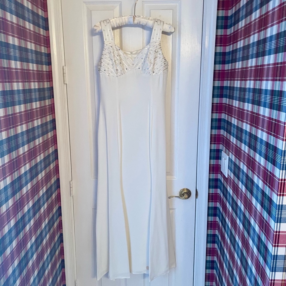 Elegant White Evening Dress